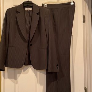 Tahari pantsuit